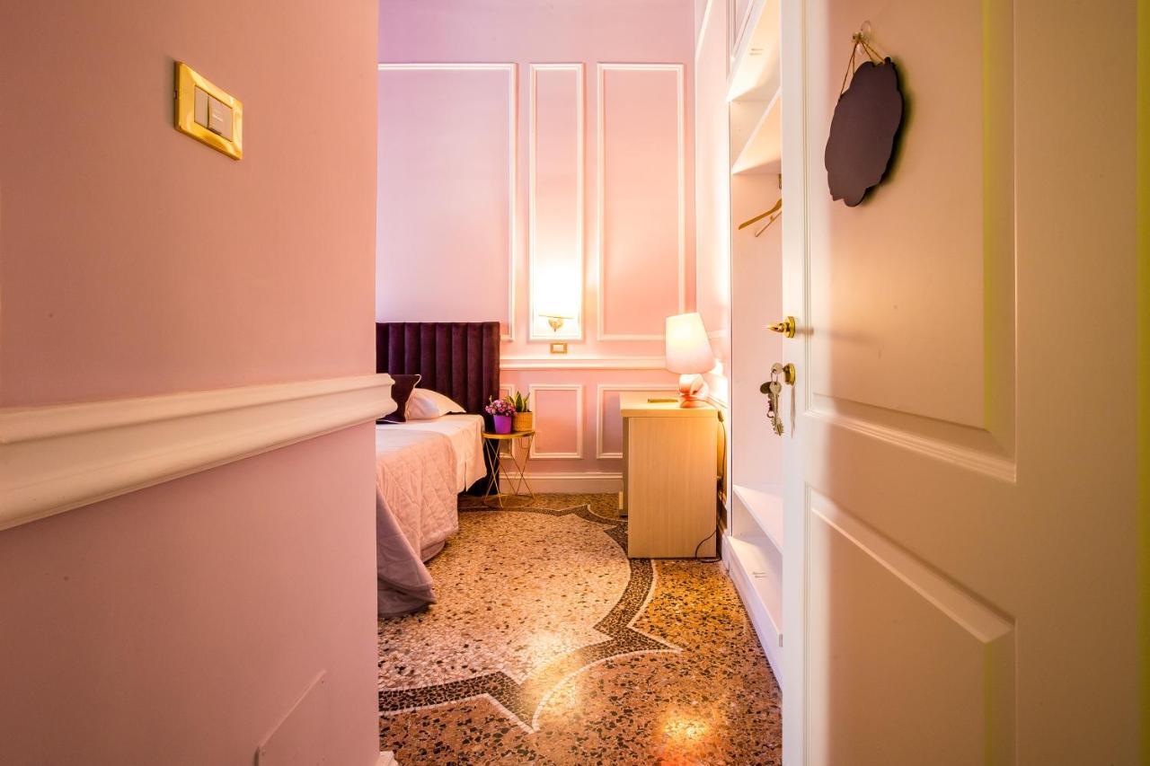 Hold Rome - Luxury Suites Exterior photo